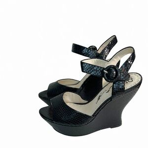 Alice + Olivia Black Faux Snakeskin Wedge Sandals Sz 38